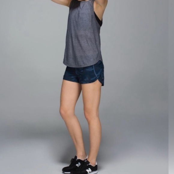 Lululemon Athletica Blue Camo OG Speed Shorts, Size 6 - Picture 2 of 6